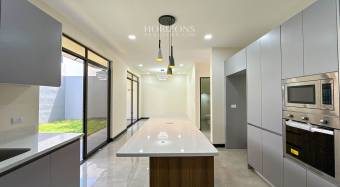 Amplia Casa Nueva en Condominio Distrito San Juan 249m2 nja1202
