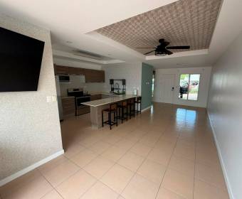 Casa de 3 habitaciones en alquiler en Lomas de Santa Ana