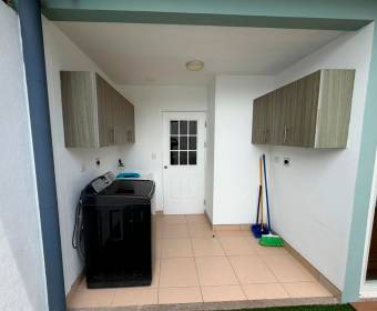 Casa de 3 habitaciones en alquiler en Lomas de Santa Ana