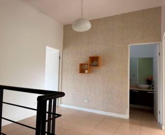 Casa de 3 habitaciones en alquiler en Lomas de Santa Ana