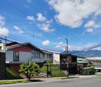 Venta de Casa Comercial en Montes de Oca, San José.