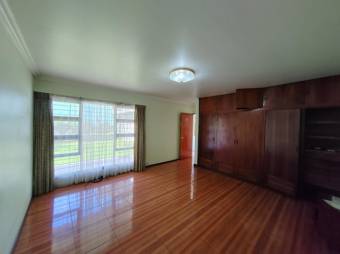 Venta de Casa Comercial en Montes de Oca, San José.