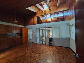 Venta de Casa Comercial en Montes de Oca, San José.