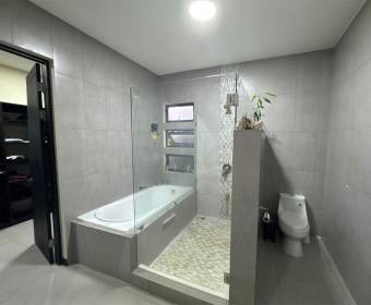 Casa de 3 habitaciones en condominio Francosta, Heredia 