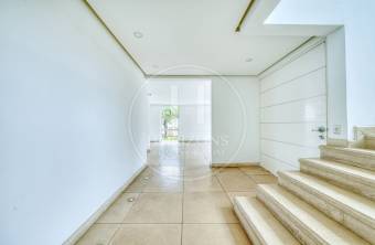 Casa de Lujo en Venta en Condominio DALUZ en Guachipelín, Escazú 4 Habitaciones con Piscin