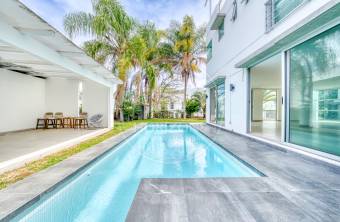Casa de Lujo en Venta en Condominio DALUZ en Guachipelín, Escazú 4 Habitaciones con Piscin