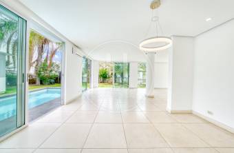 Casa de Lujo en Venta en Condominio DALUZ en Guachipelín, Escazú 4 Habitaciones con Piscin