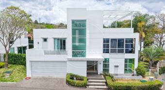 Casa de Lujo en Venta en Condominio DALUZ en Guachipelín, Escazú 4 Habitaciones con Piscin