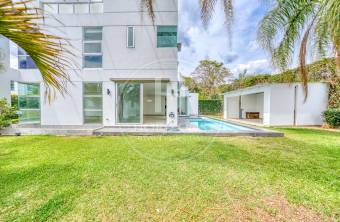 Casa de Lujo en Venta en Condominio DALUZ en Guachipelín, Escazú 4 Habitaciones con Piscin