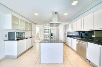 Casa de Lujo en Venta en Condominio DALUZ en Guachipelín, Escazú 4 Habitaciones con Piscin