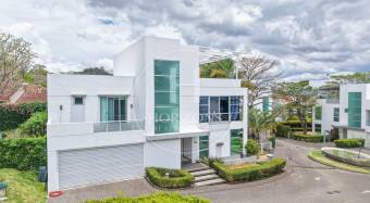 Casa de Lujo en Venta en Condominio DALUZ en Guachipelín, Escazú 4 Habitaciones con Piscin