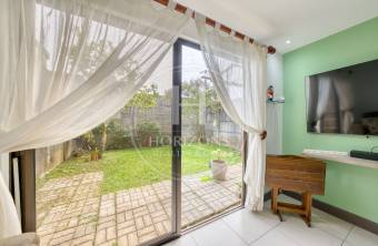 Casa en Venta en Condominio Valle Alto en Mata de Plátano 3 Habitaciones con Amplio Jardín