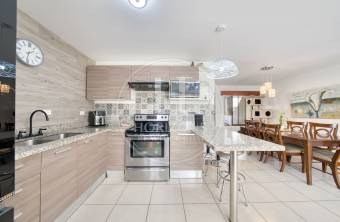 Casa en Venta en Condominio Valle Alto en Mata de Plátano 3 Habitaciones con Amplio Jardín