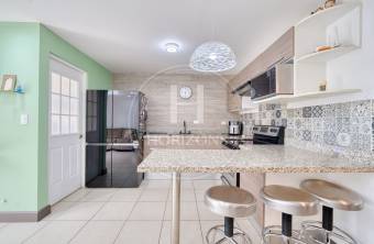 Casa en Venta en Condominio Valle Alto en Mata de Plátano 3 Habitaciones con Amplio Jardín