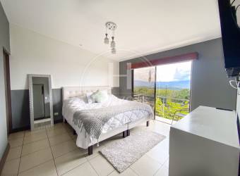 Casa en Venta en Condominio Valle Alto en Mata de Plátano 3 Habitaciones con Amplio Jardín