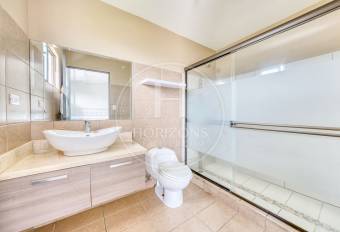 Casa en Venta en Condominio Valle Alto en Mata de Plátano 3 Habitaciones con Amplio Jardín