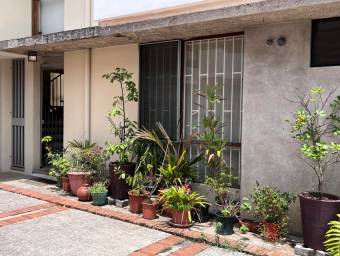 Venta de Edificio (5) Apartamentos en LOS YOSES-Montes de Oca. RAH 25-1900