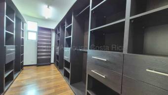 Venta de Casa en Santa Ana-Piedades. RAH 26-2116