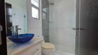 Venta de Casa en Santa Ana-Piedades. RAH 26-2116