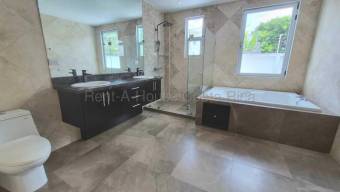 Venta de Casa en Santa Ana-Piedades. RAH 26-2116