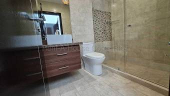 Venta de Casa en Santa Ana-Piedades. RAH 26-2116