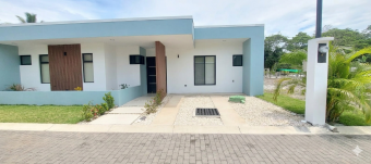 Venta casa de playa un nivel amoblada y con piscina privada
