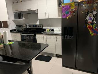 Venta apartamento de 3 habitaciones en condominio familiar #26-1953 GS