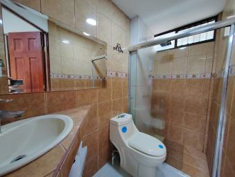 Casa remodelada en venta sobre calle principal en Moravia #26-491 GS