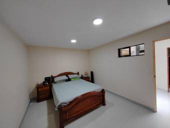 Casa remodelada en venta sobre calle principal en Moravia #26-491 GS