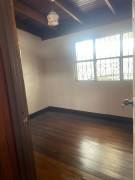 Se vende casa en Desamparados centro.