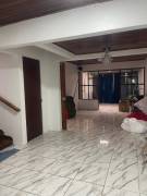 Se vende casa en Desamparados centro.