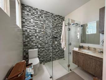 Venta de Apartamento en Piedades de Santa Ana.