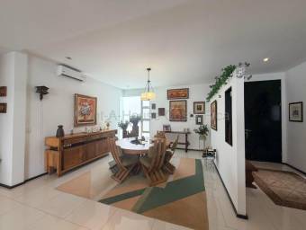 Venta de Apartamento en Piedades de Santa Ana.