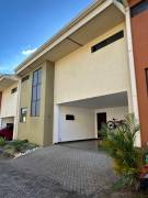 VENTA DE CASA EN CONDOMINIO, TRINIDAD DE MORAVIA SJ