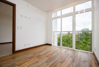 Apartamento en Venta en Vía Natura en Curridabat 1 Habitación con Estudio y Vista NJA1383J