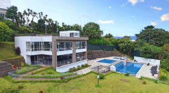 Apartamento en Venta en Vía Natura en Curridabat 1 Habitación con Estudio y Vista NJA1383J