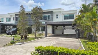 Venta de Casa en Santa Ana-Piedades. RAH 26-2116