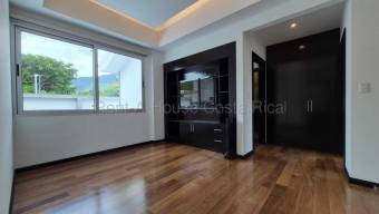 Venta de Casa en Santa Ana-Piedades. RAH 26-2116