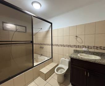 Two-story house for sale in Residencial Monserrat, La Unión, Cartago. Bank-owned property.