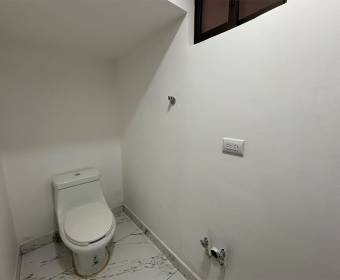 Two-story house for sale in Residencial Monserrat, La Unión, Cartago. Bank-owned property.