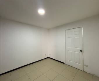 Two-story house for sale in Residencial Monserrat, La Unión, Cartago. Bank-owned property.