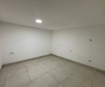 Two-story house for sale in Residencial Monserrat, La Unión, Cartago. Bank-owned property.