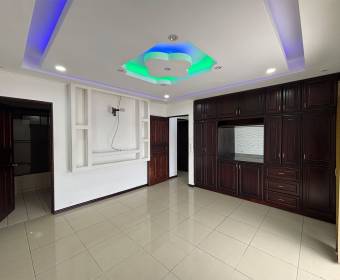 Two-story house for sale in Residencial Monserrat, La Unión, Cartago. Bank-owned property.