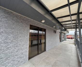 Two-story house for sale in Residencial Monserrat, La Unión, Cartago. Bank-owned property.