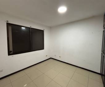 Two-story house for sale in Residencial Monserrat, La Unión, Cartago. Bank-owned property.