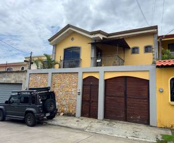 Casa de 4 habitaciones en residencial en Santo Domingo, Heredia