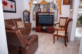 Venta casa amplia con 4 garajes Alajuela