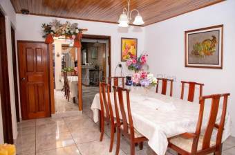 Venta casa amplia con 4 garajes Alajuela