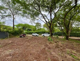 Spacious lot surrounded by nature