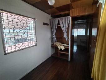 Venta de Casa Esquinera en Hatillo-San José. 